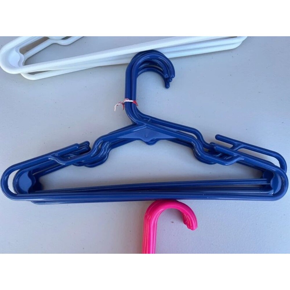 Hangers - Picture 3 of 4